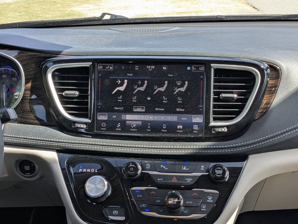 Used 2023 Chrysler Pacifica Limited image 17