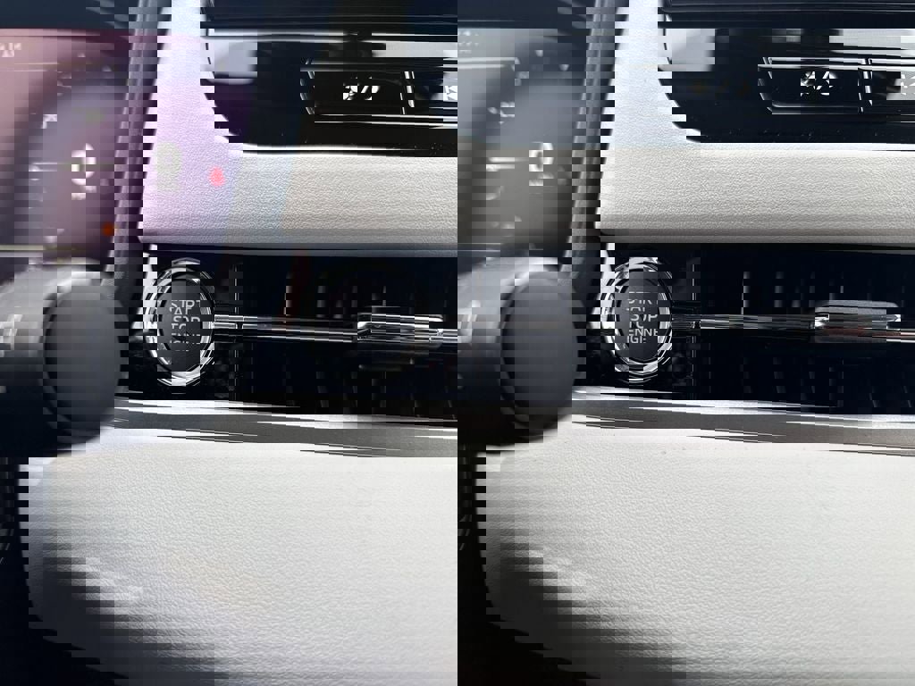 New 2025 Mitsubishi Outlander SE image 32