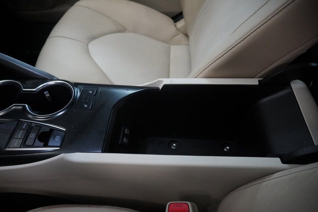 Used 2020 Toyota Camry XLE w/ Navigation Package image 20