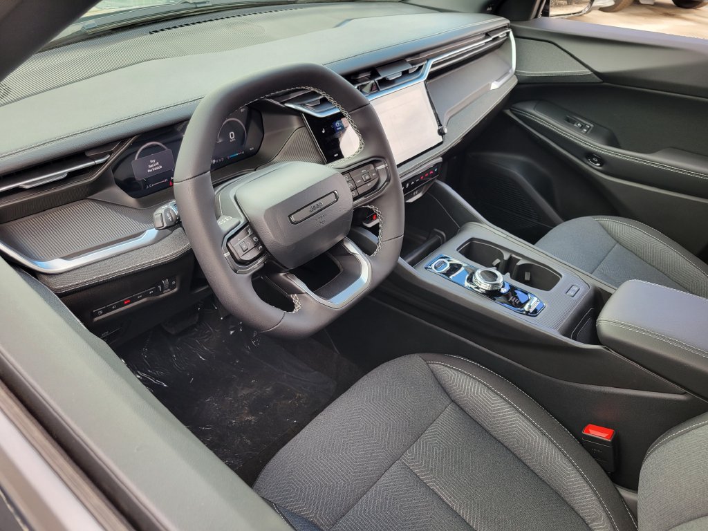 New 2027 Jeep Cherokee Laredo AWD/4WD image 3