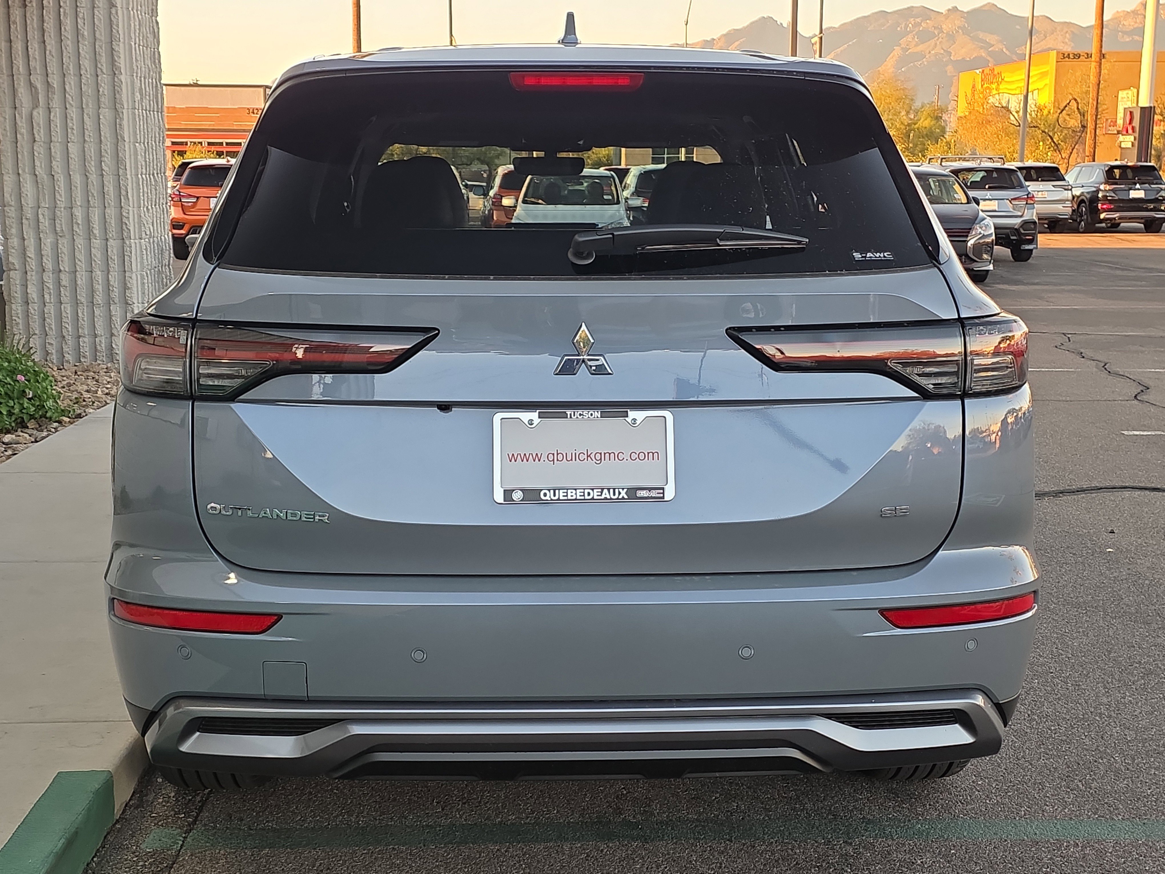 New 2025 Mitsubishi Outlander SE image 3