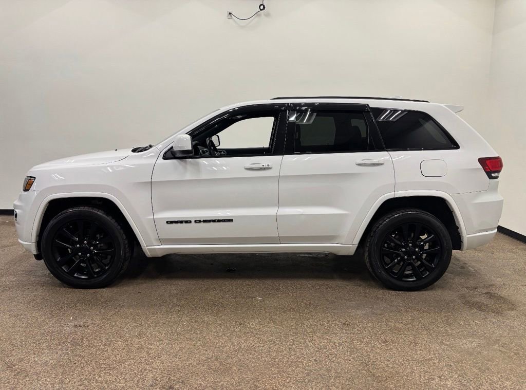 Used 2018 Jeep Grand Cherokee Altitude AWD/4WD image 3