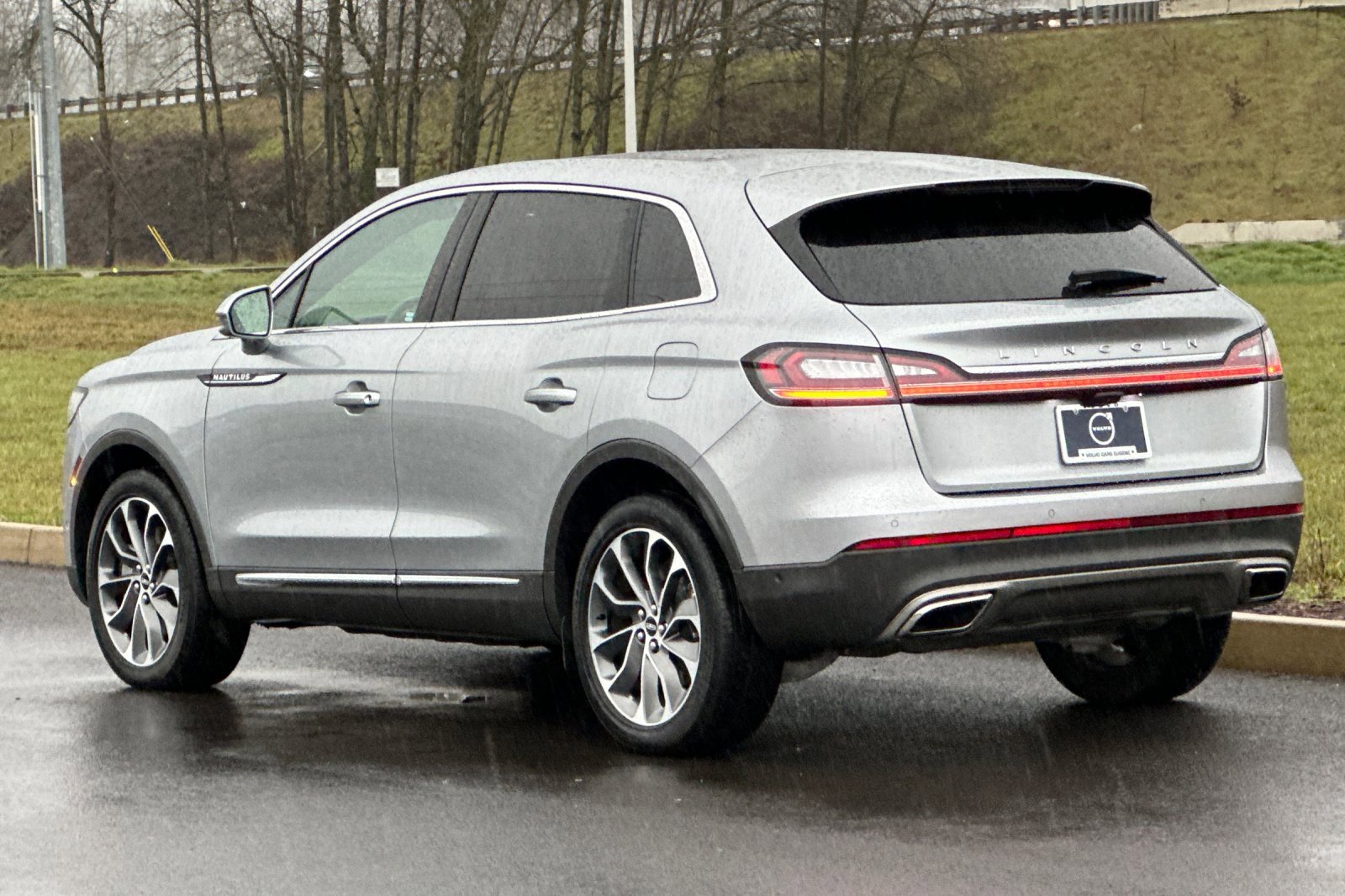 Used 2023 Lincoln Nautilus Reserve w/ Equipment Group 201A image 5