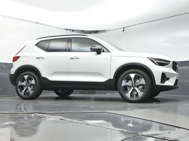 New 2026 Volvo XC40 B5 Plus w/ Protection Package Premier image 32