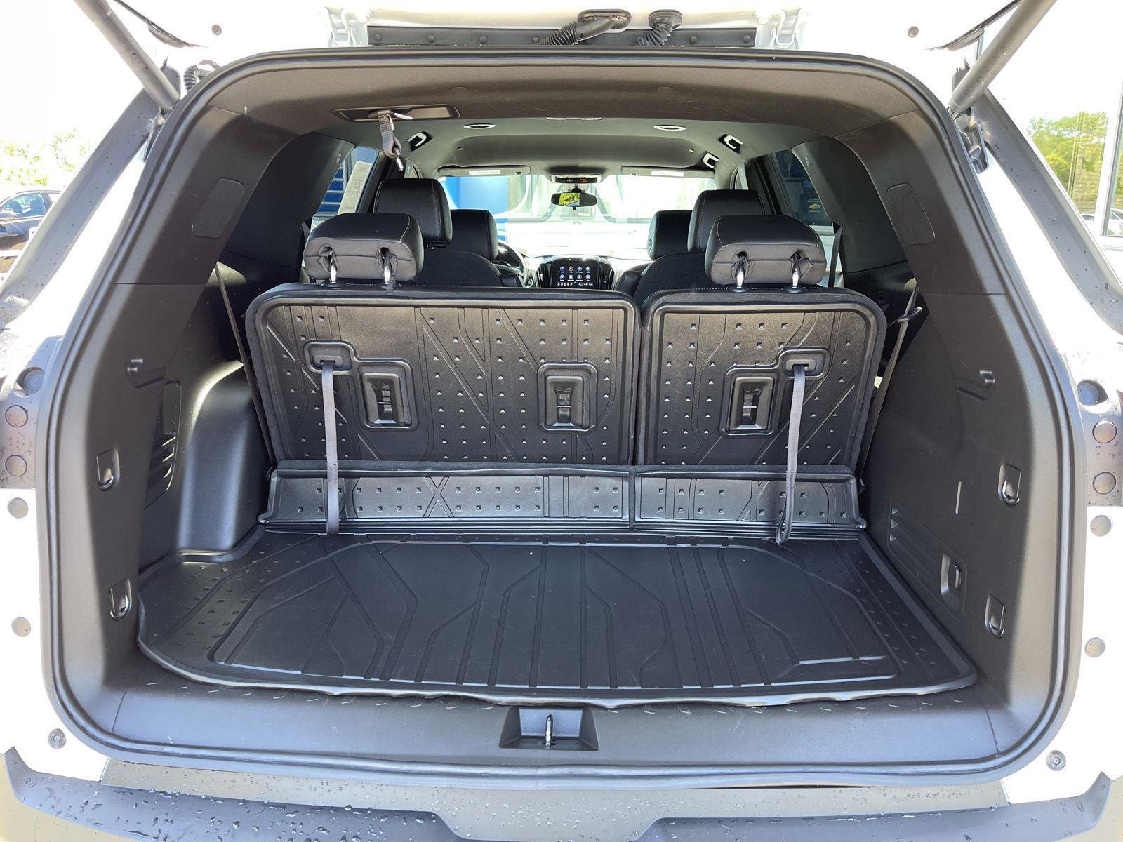 Used 2023 Chevrolet Traverse LT w/ LPO, Floor Liner Package FWD image 44