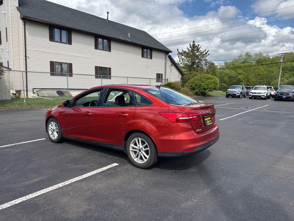 Used 2018 Ford Focus SE FWD image 3