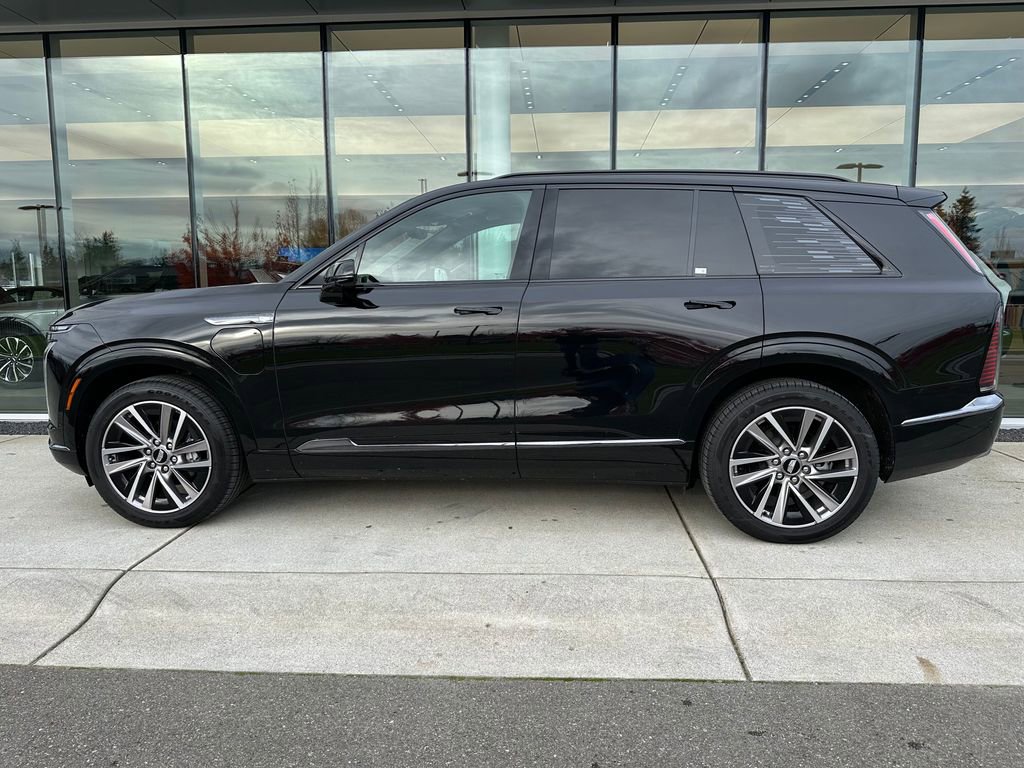 Used 2026 Cadillac Vistiq Sport image 2