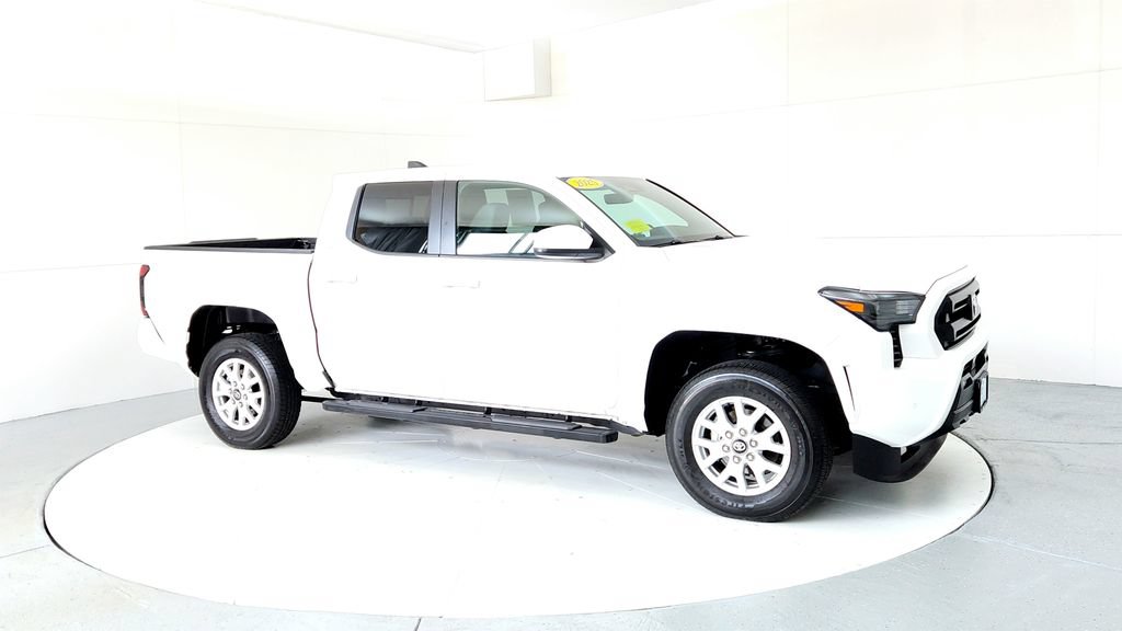 Used 2025 Toyota Tacoma SR5 AWD/4WD image 7