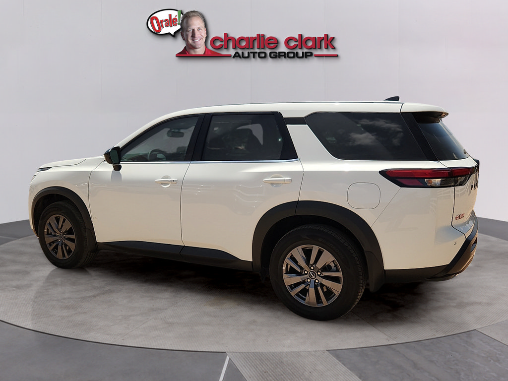 Used 2026 Nissan Pathfinder S FWD image 2