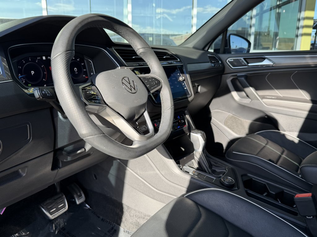 Used 2024 Volkswagen Tiguan SEL R-Line AWD/4WD image 33