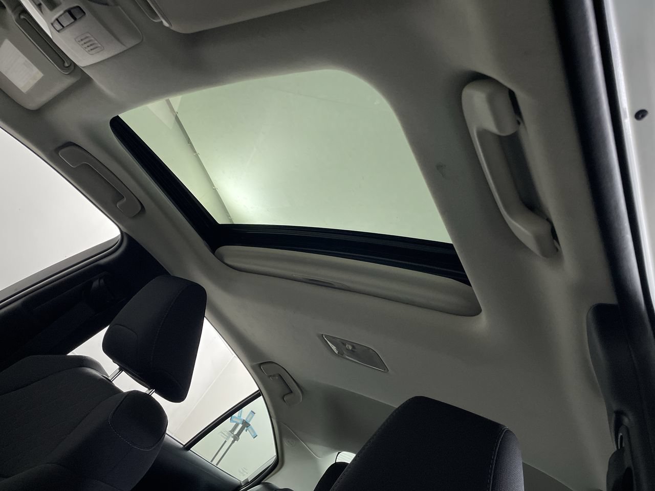 Used 2020 Toyota Corolla LE w/ LE Premium Package FWD image 20