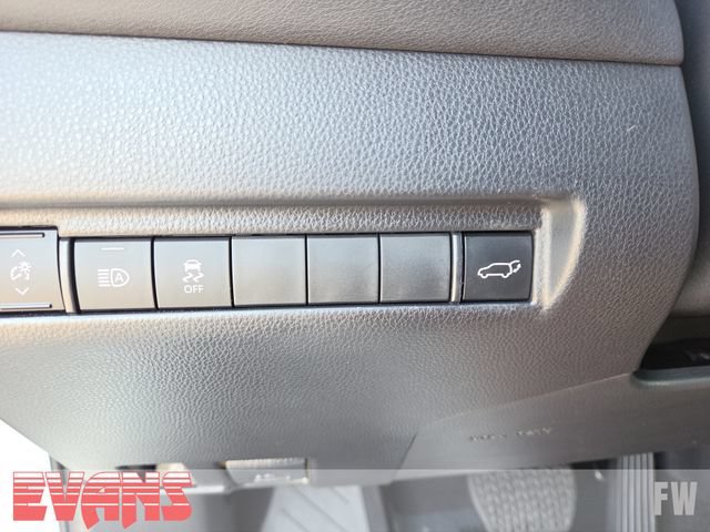 Used 2022 Toyota Venza LE AWD/4WD image 16