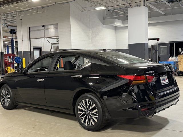 Used 2023 Nissan Altima 2.5 SV w/ SV Premium Package image 15