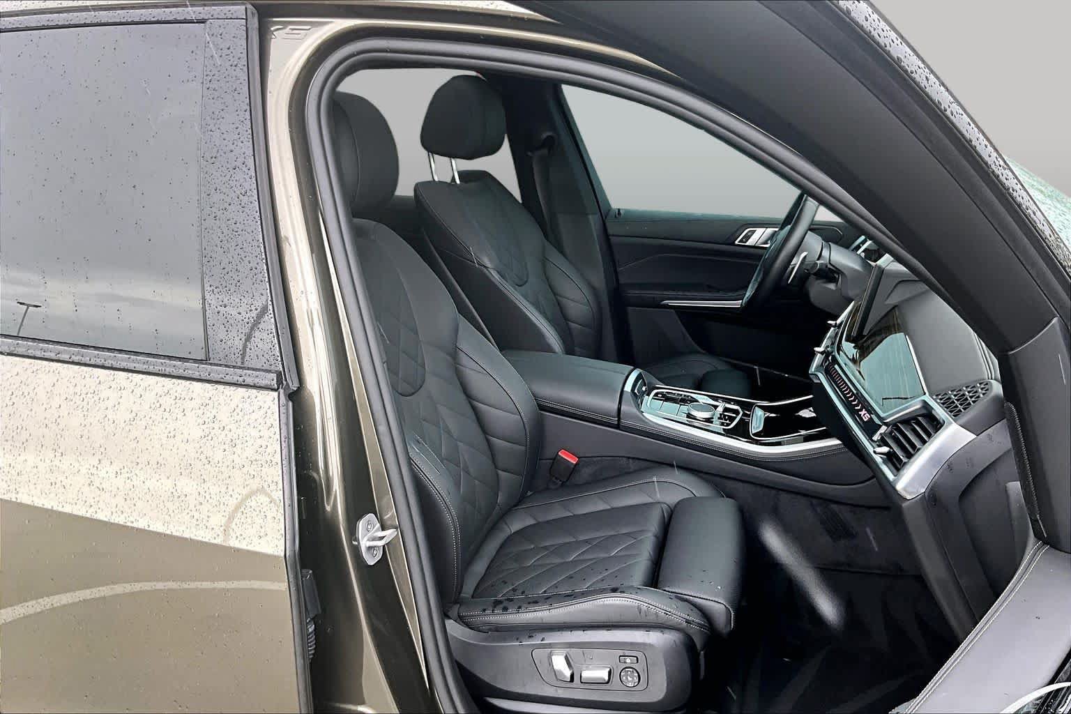 Used 2024 BMW X5 sDrive40i w/ M Sport Package RWD image 9
