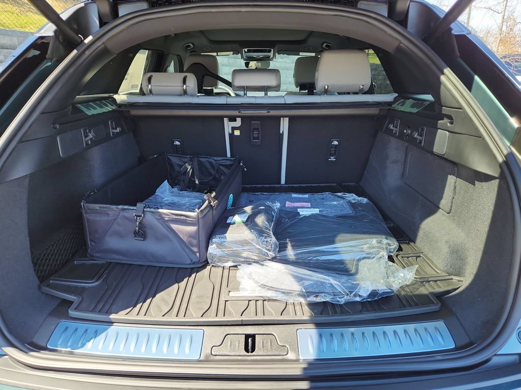 New 2026 Land Rover Range Rover Velar S AWD/4WD image 13