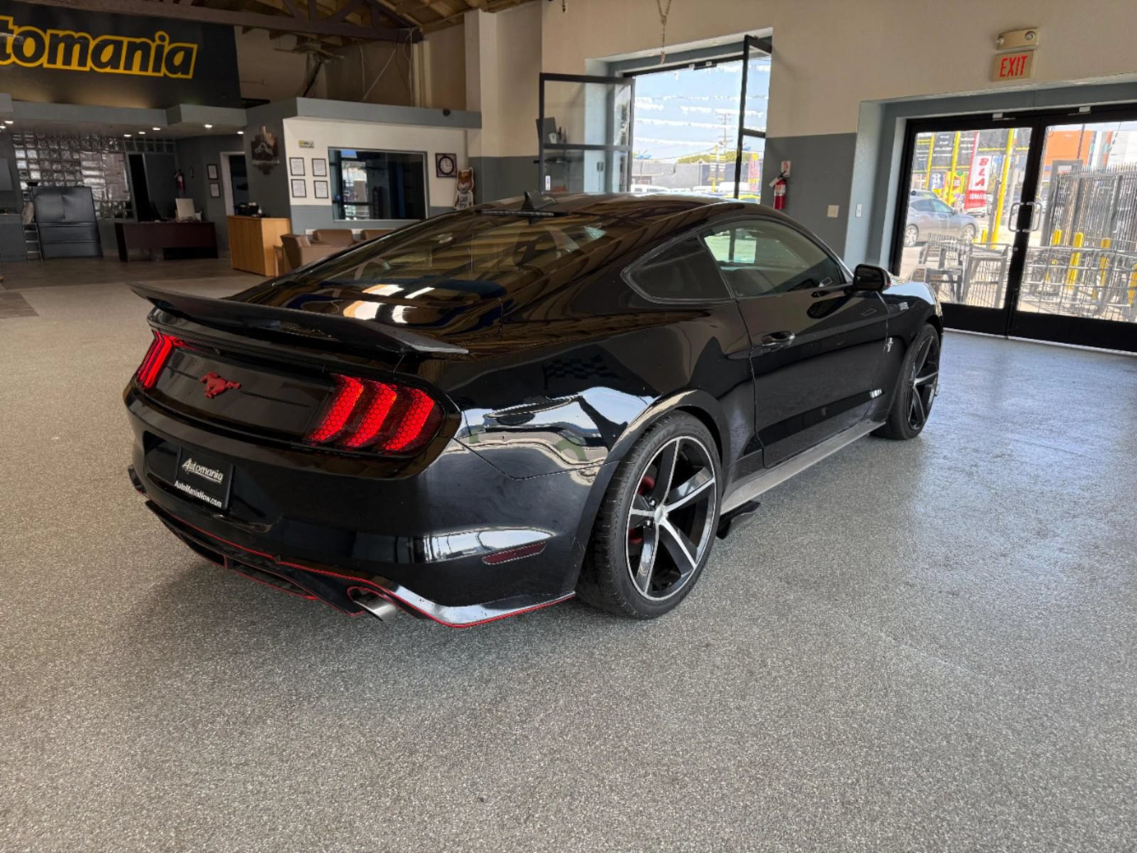 Used 2018 Ford Mustang Coupe w/ Black Accent Pkg RWD image 7