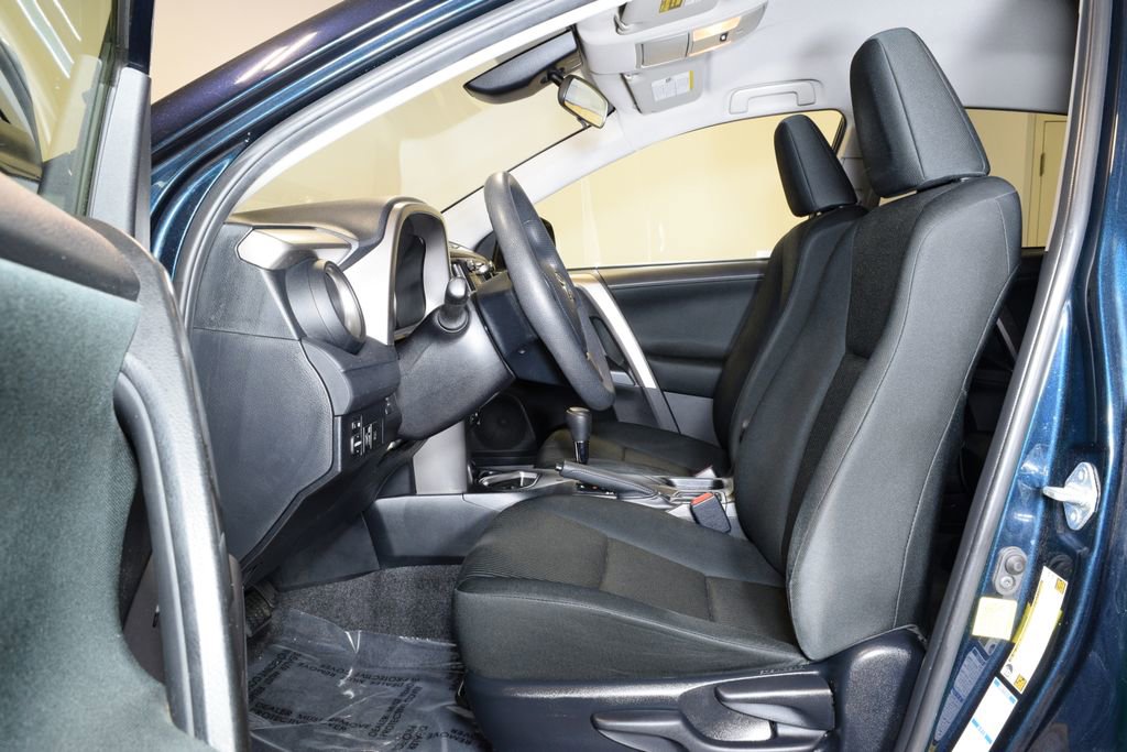 Used 2018 Toyota RAV4 LE w/ All Weather Liner Package image 5