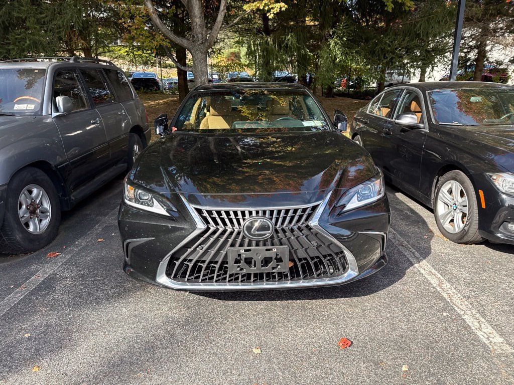 Used 2023 Lexus ES 300h w/ Premium Package FWD image 2