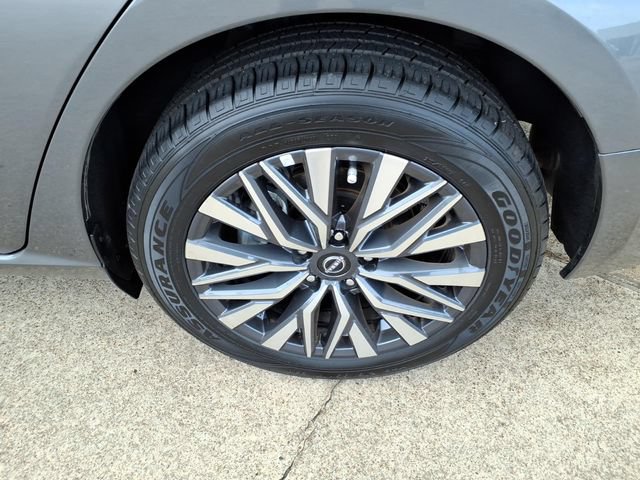 Used 2025 Nissan Altima 2.5 SV AWD/4WD image 16