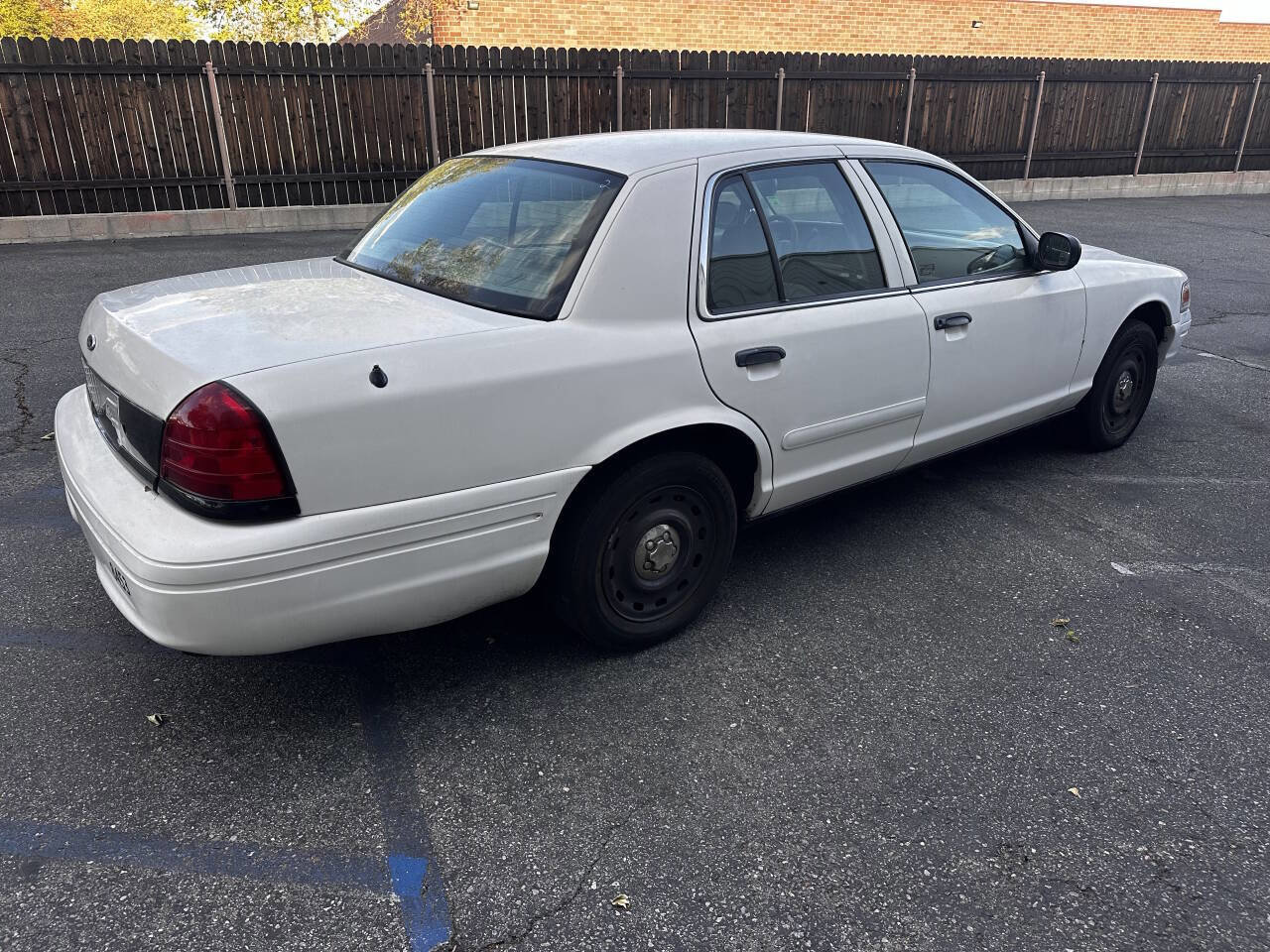 Used 2005 Ford Crown Victoria Police Interceptor RWD image 4