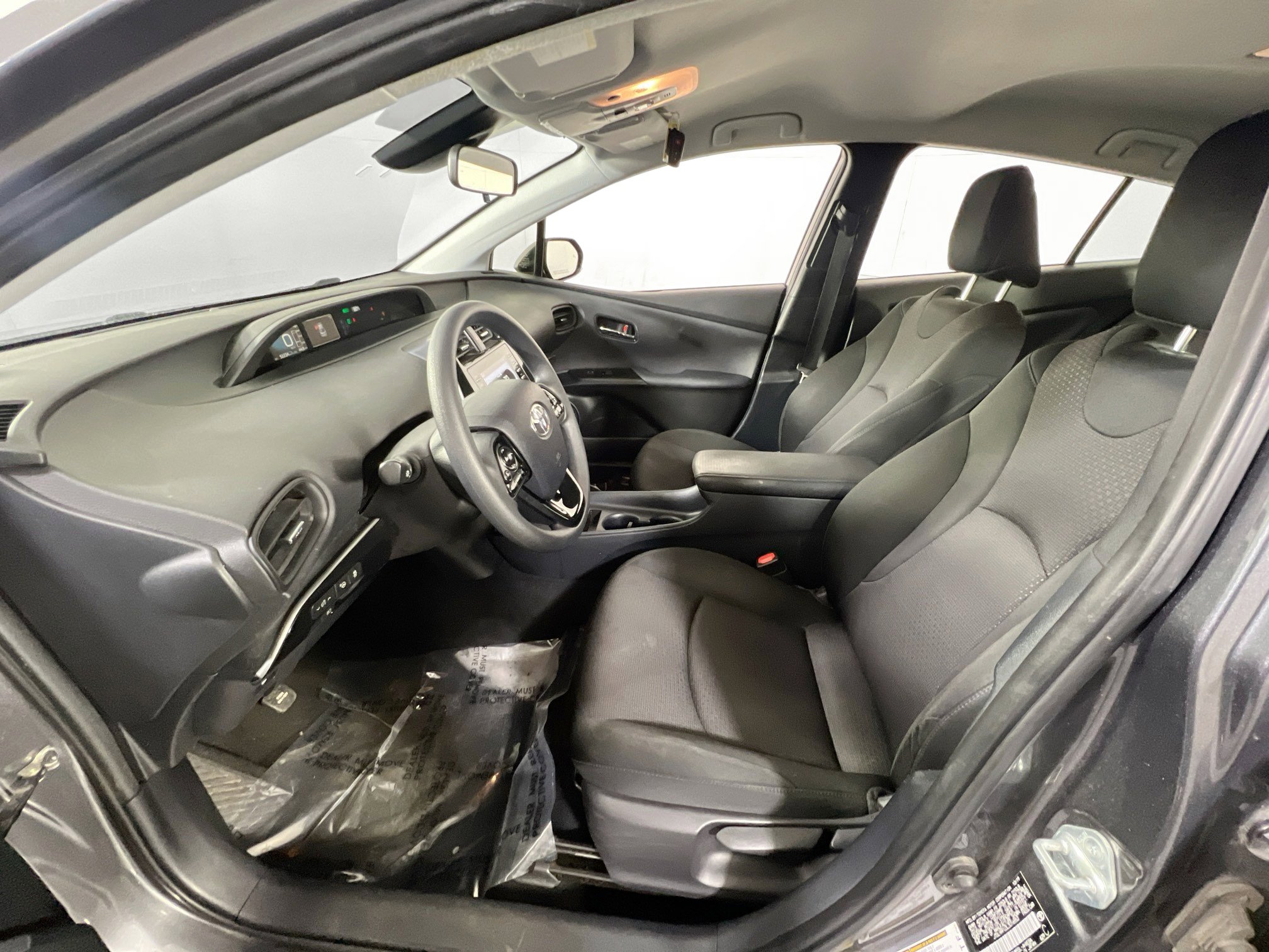 Used 2020 Toyota Prius LE image 19