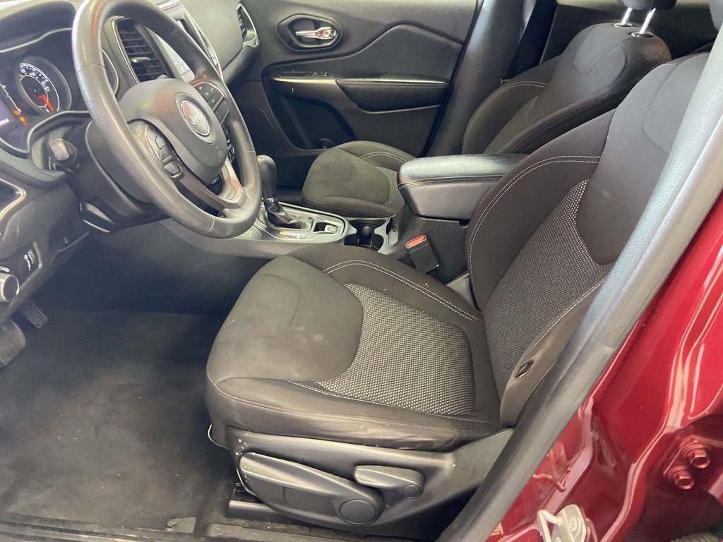 Used 2021 Jeep Cherokee Latitude AWD/4WD image 15