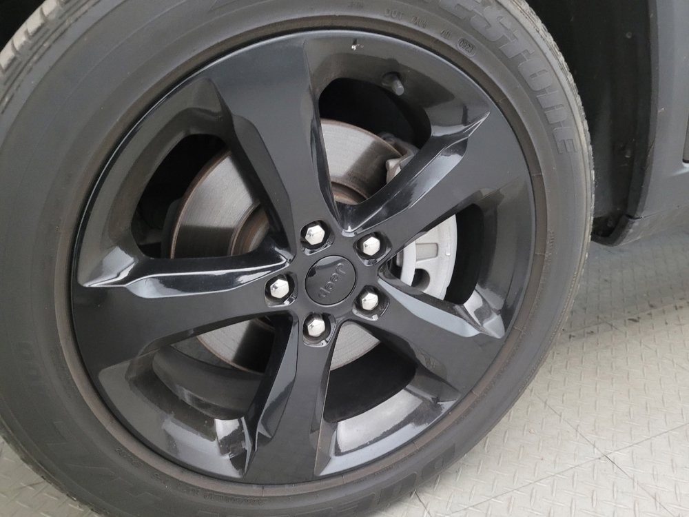 Used 2023 Jeep Grand Cherokee L Laredo image 31