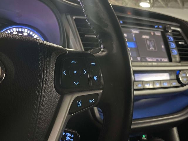 Used 2019 Toyota Highlander SE AWD/4WD image 23