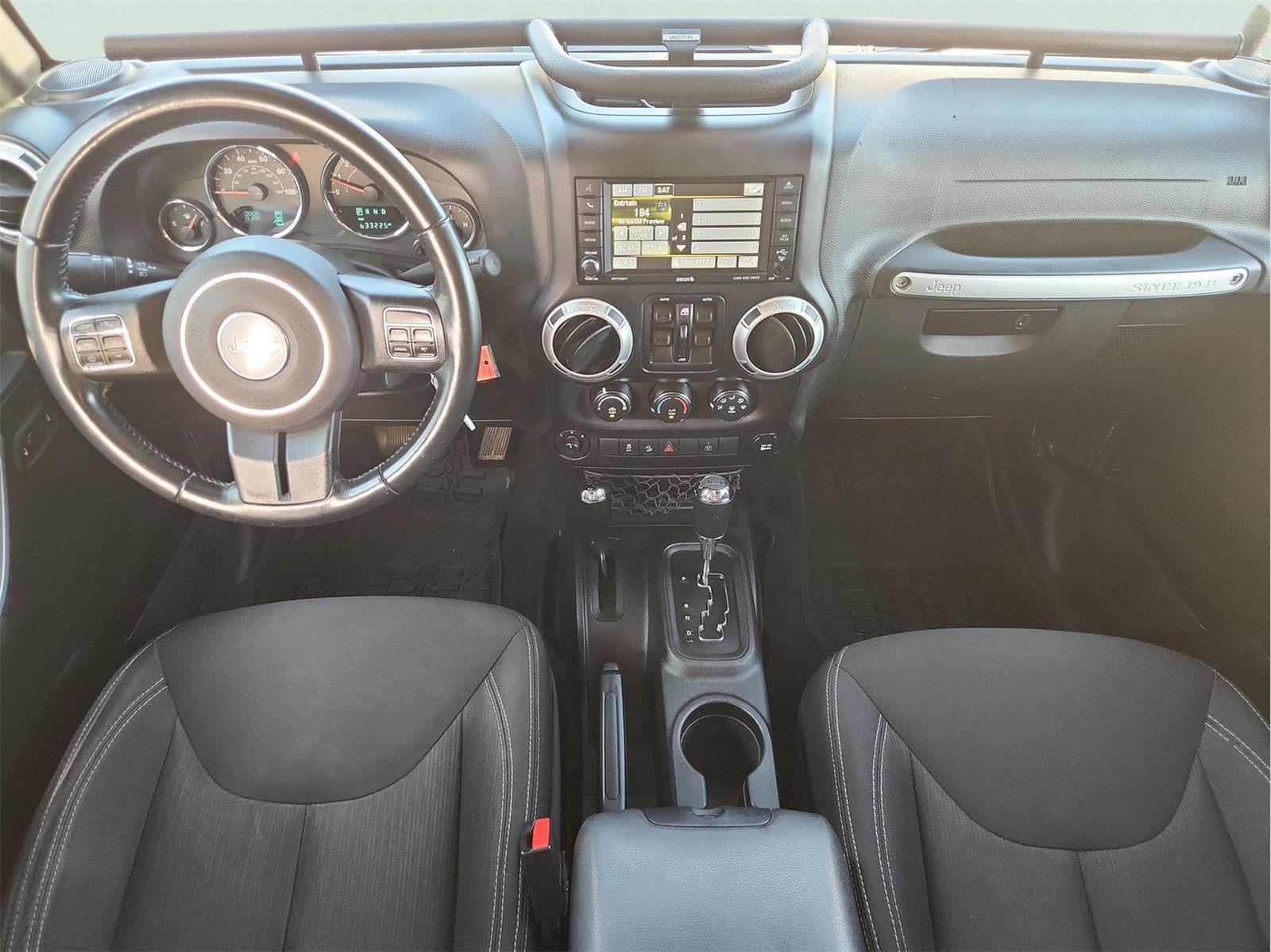 Used 2017 Jeep Wrangler Unlimited Rubicon w/ Connectivity Group AWD/4WD image 18