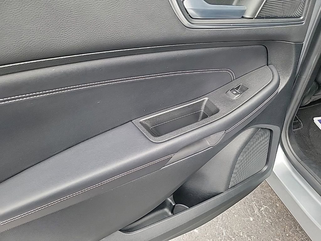 Used 2022 Ford Edge Titanium image 29