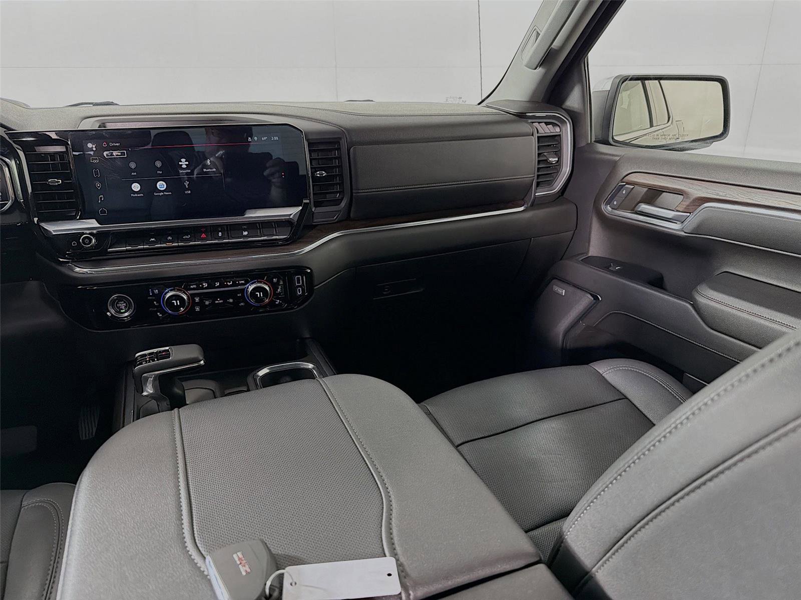 Used 2023 GMC Sierra 1500 SLT w/ SLT Premium Package image 24