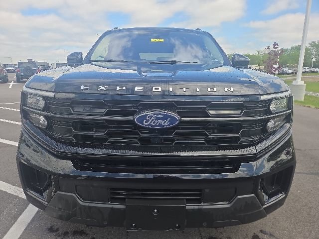 Used 2025 Ford Expedition Max Active AWD/4WD image 3