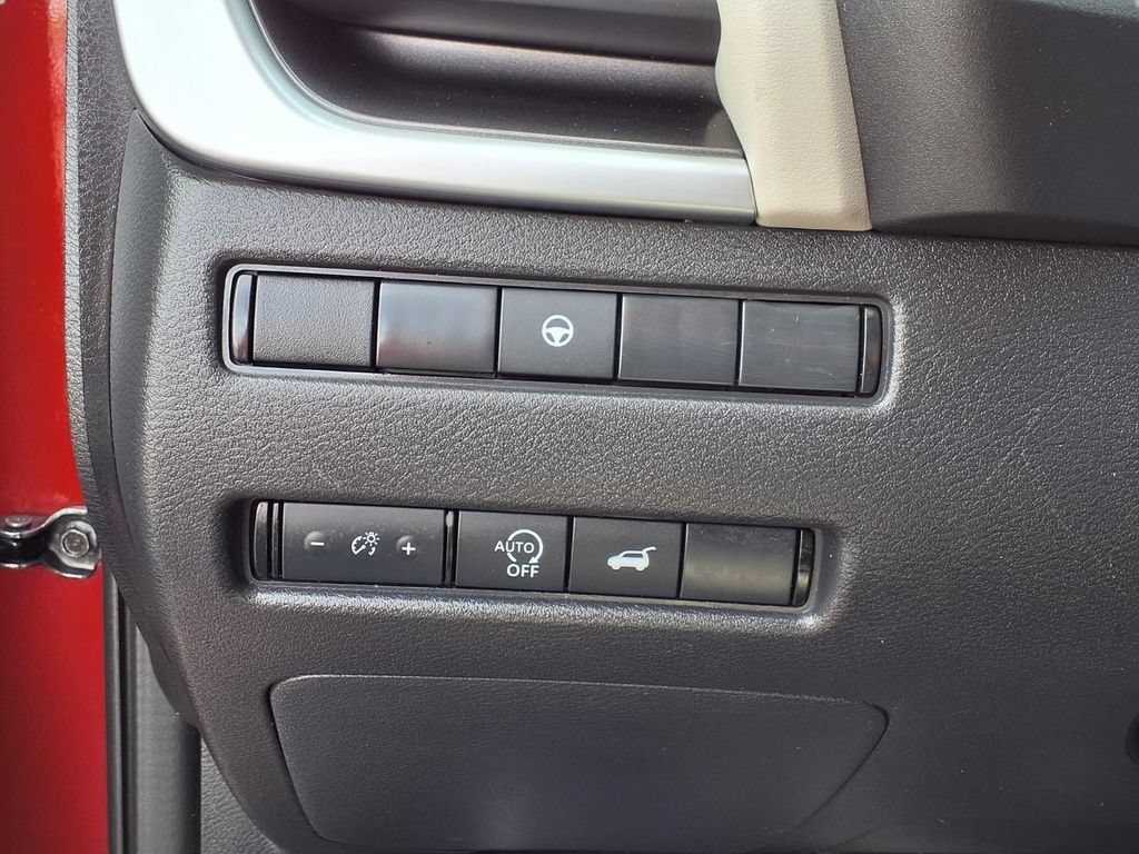 Used 2025 Nissan Rogue SV AWD/4WD image 17