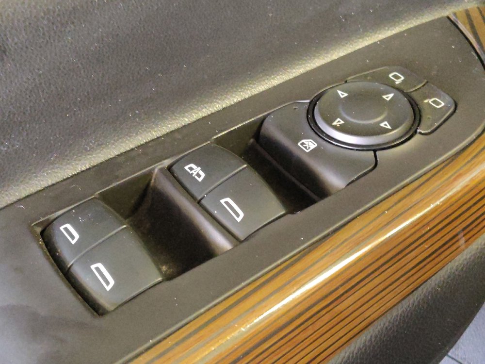 Used 2020 GMC Acadia SLE FWD image 27