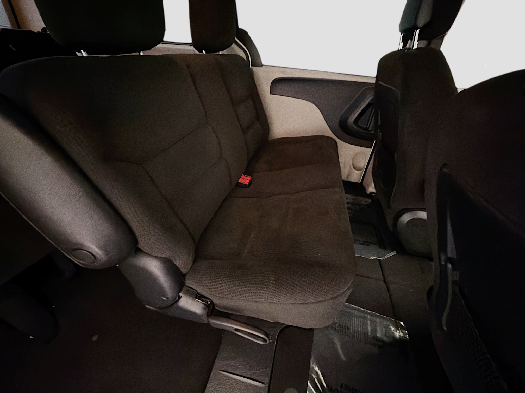 Used 2016 Dodge Grand Caravan American Value Package w/ UConnect Hands-Free Group image 12