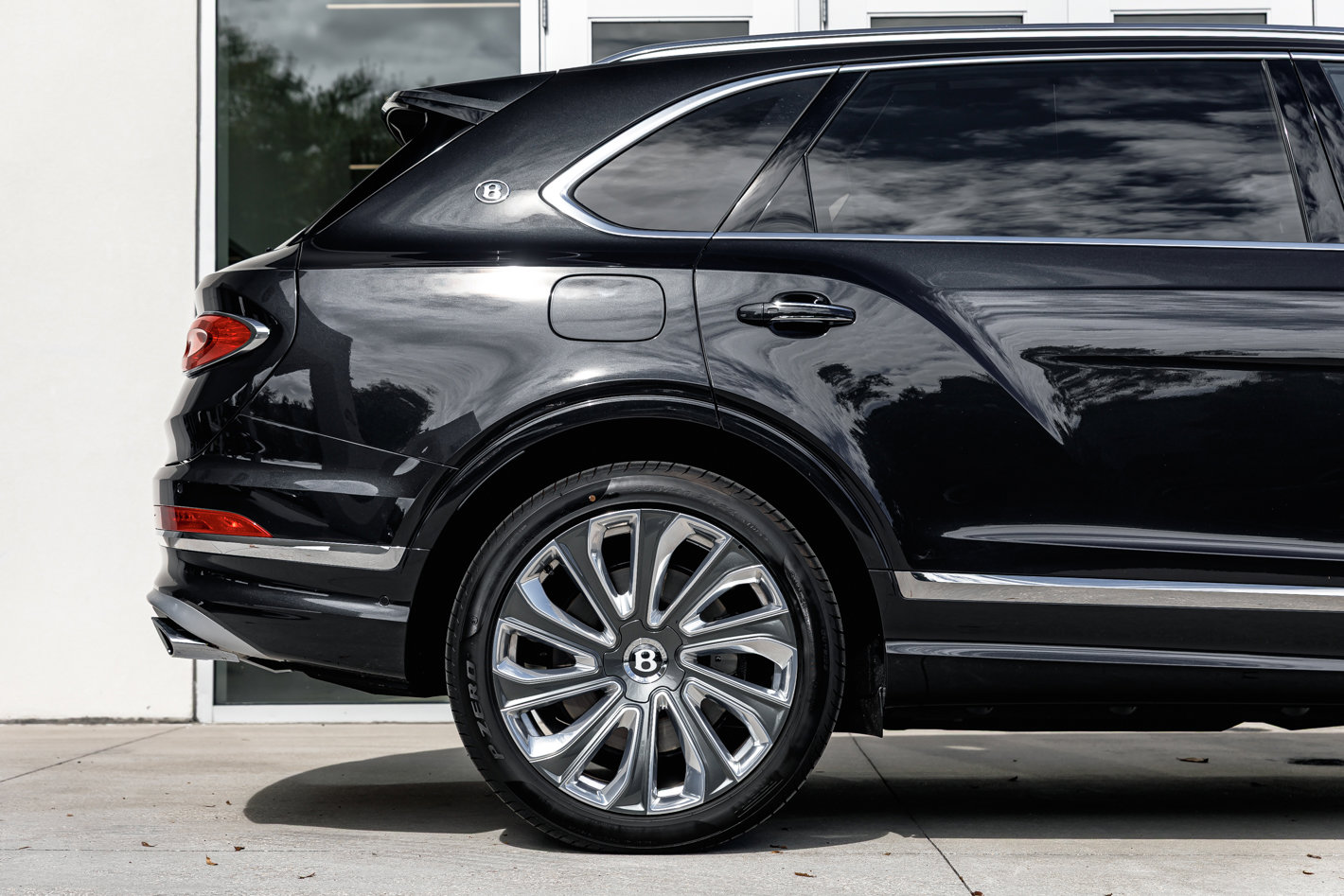 New 2025 Bentley Bentayga Extended Wheelbase image 6