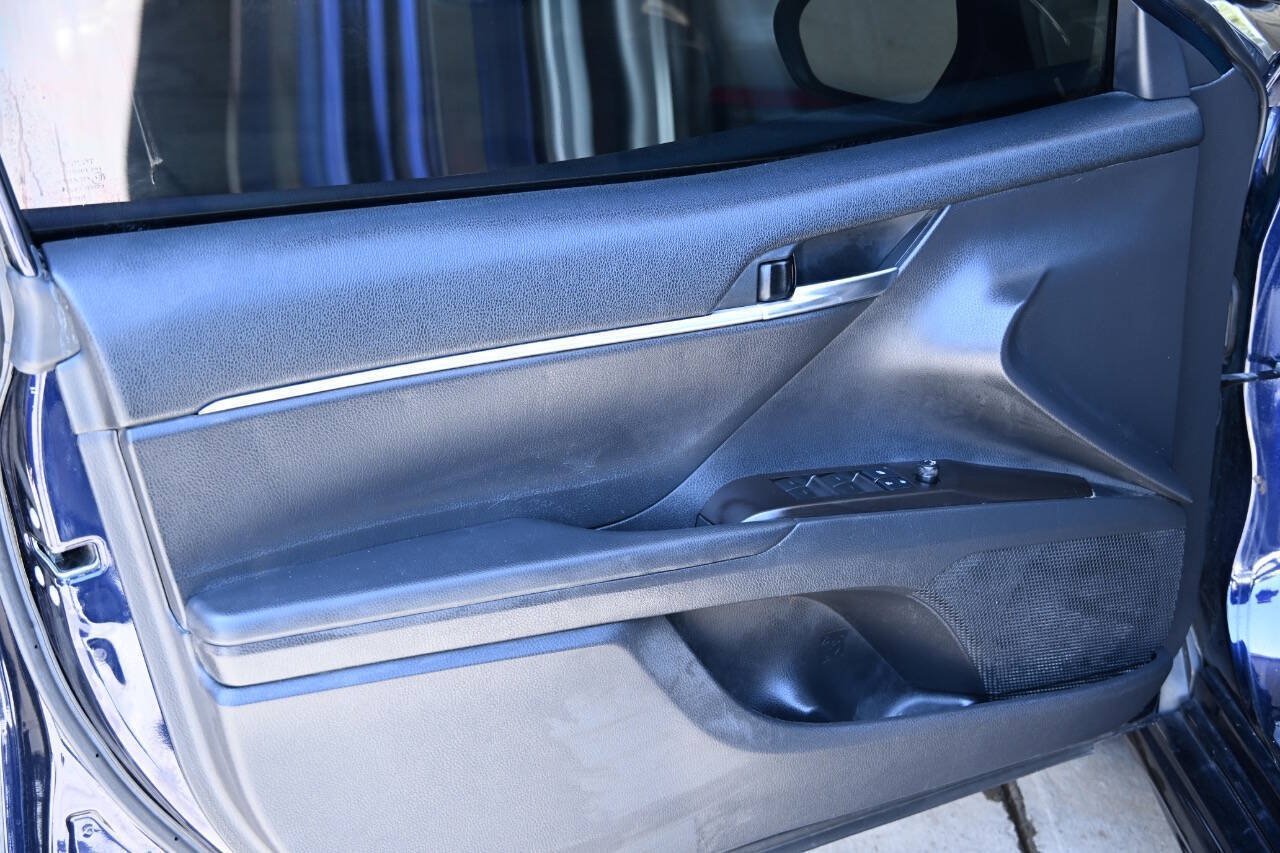 Used 2022 Toyota Camry SE w/ Carpet Mat Package (TMS) FWD image 8