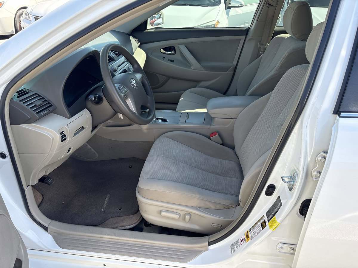 Used 2011 Toyota Camry LE image 13