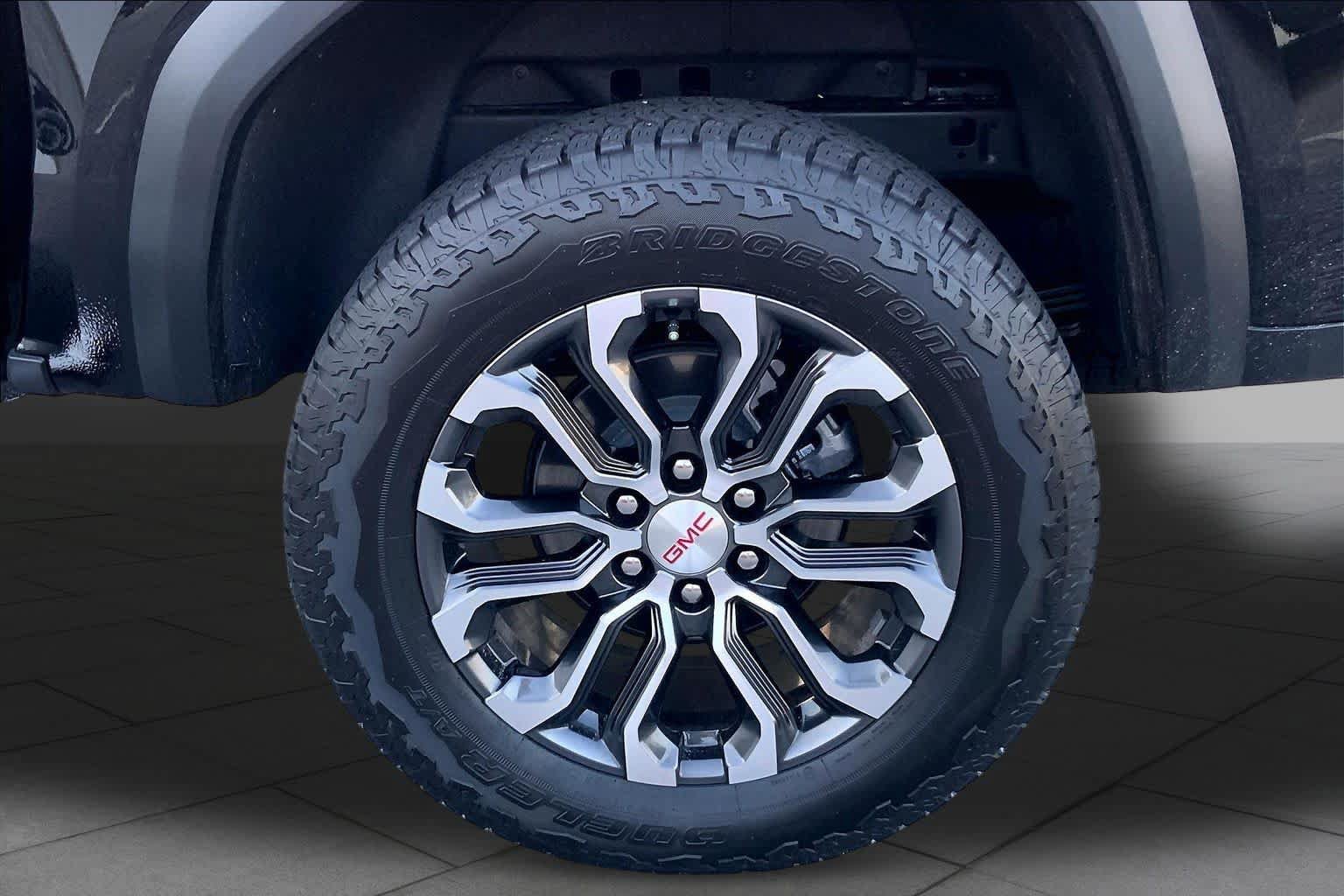 Used 2026 GMC Canyon Denali AWD/4WD image 11