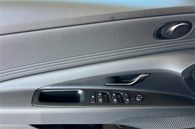 New 2025 Hyundai Elantra SEL image 11