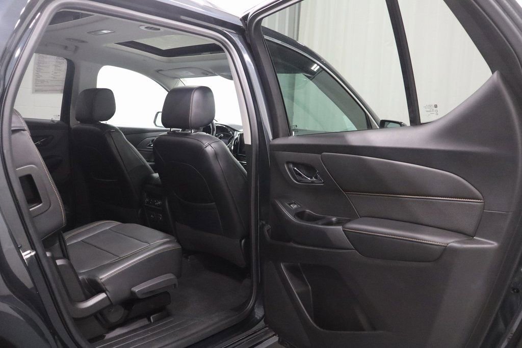 Used 2019 Chevrolet Traverse Premier w/ Driver Confidence II Package FWD image 17