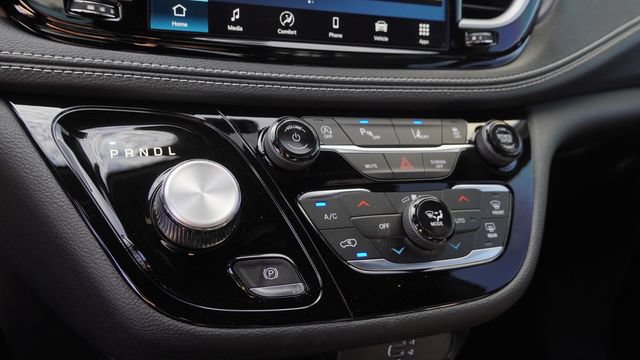 New 2026 Chrysler Pacifica Select FWD image 25