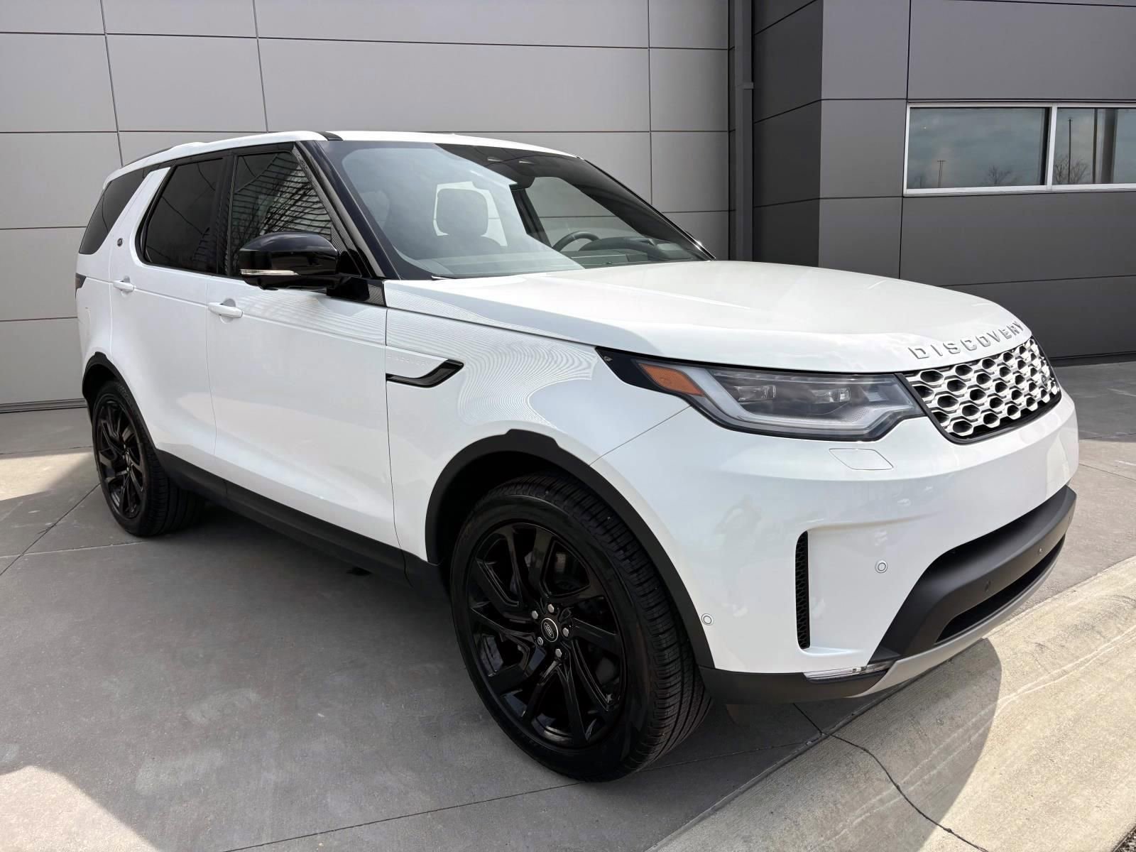 Used 2025 Land Rover Discovery S AWD/4WD image 3