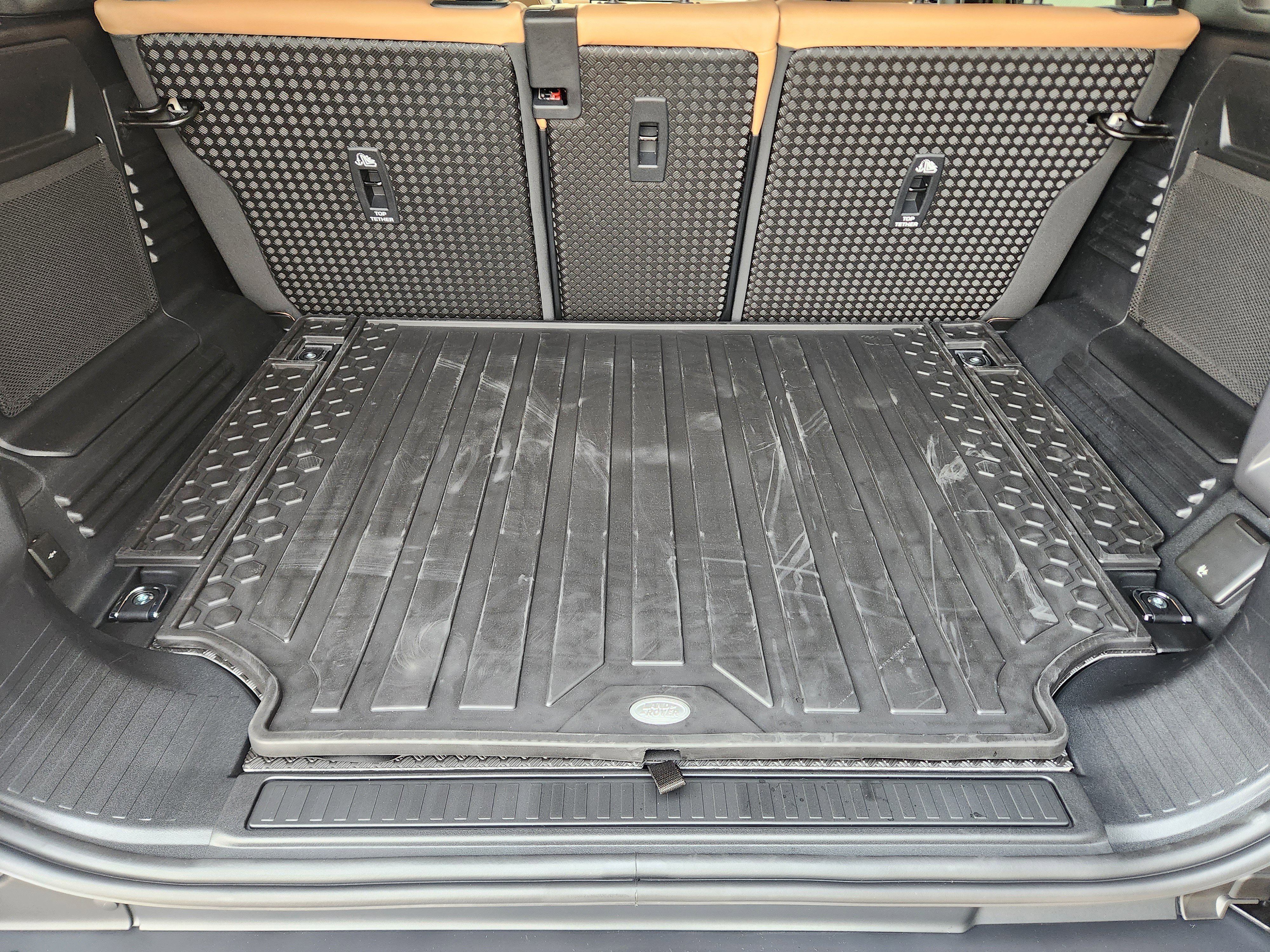 New 2026 Land Rover Defender 110 X-Dynamic SE image 36