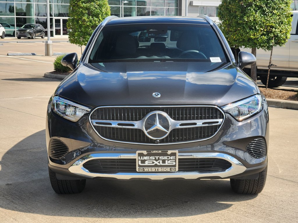 Used 2024 Mercedes-Benz GLC 300 4MATIC image 2