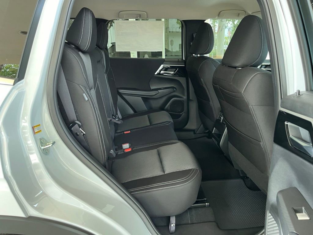 Used 2024 Mitsubishi Outlander ES image 17