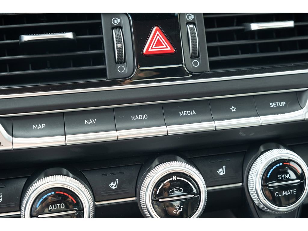 Used 2023 Genesis G70 2.0T image 30