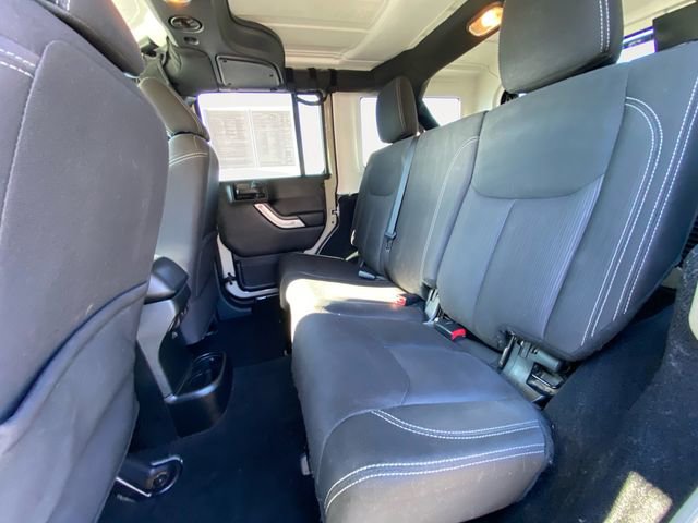 Used 2017 Jeep Wrangler Unlimited Rubicon w/ Cold Weather Group image 13