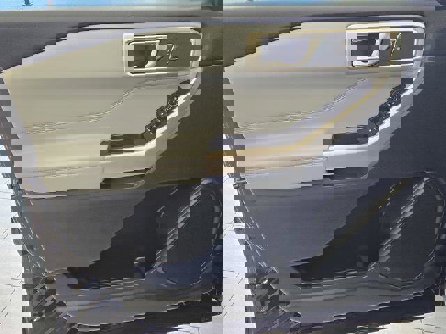 Used 2024 Ford Explorer XLT w/ Equipment Group 202A AWD/4WD image 23