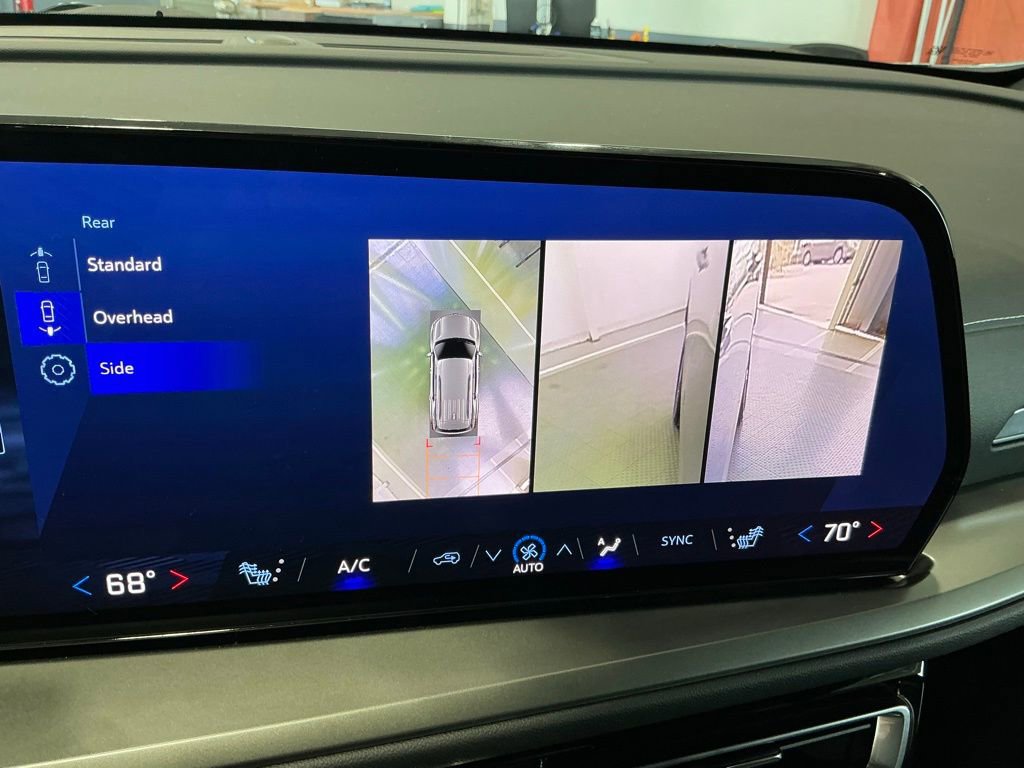 Used 2024 Chevrolet Traverse LT image 9